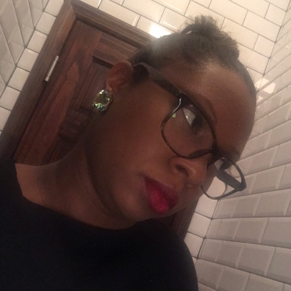 Meet your Posher, Carolyn - Picture 1 of 1
